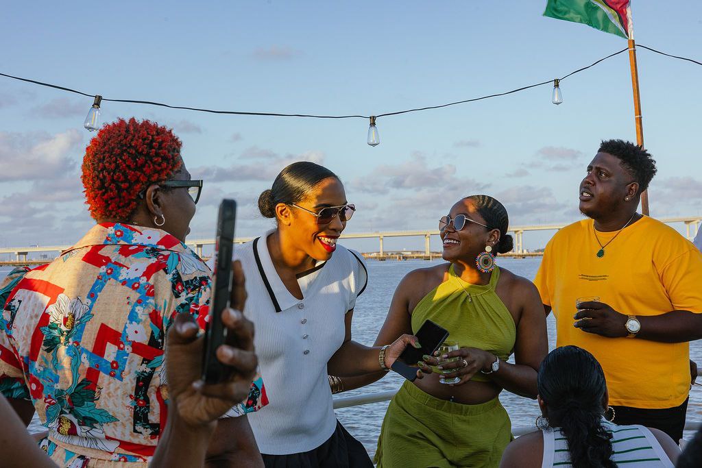 Music, Party and Joy - Photo 2 - The Pergola Cruise Experience